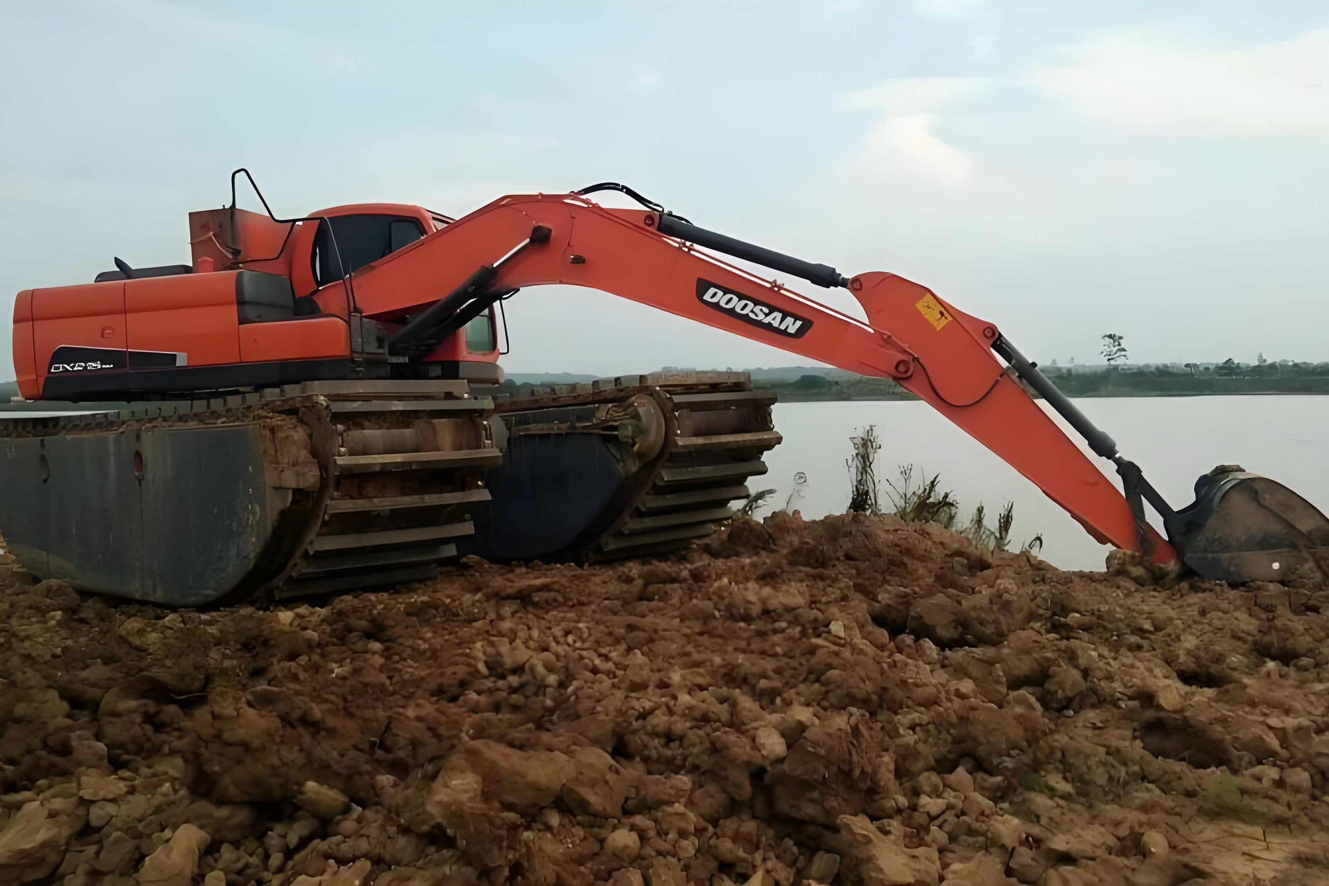 武漢水挖清淤團(tuán)隊(duì)泓樺錦嘉-水庫清淤一立方米的價(jià)格是多少？?