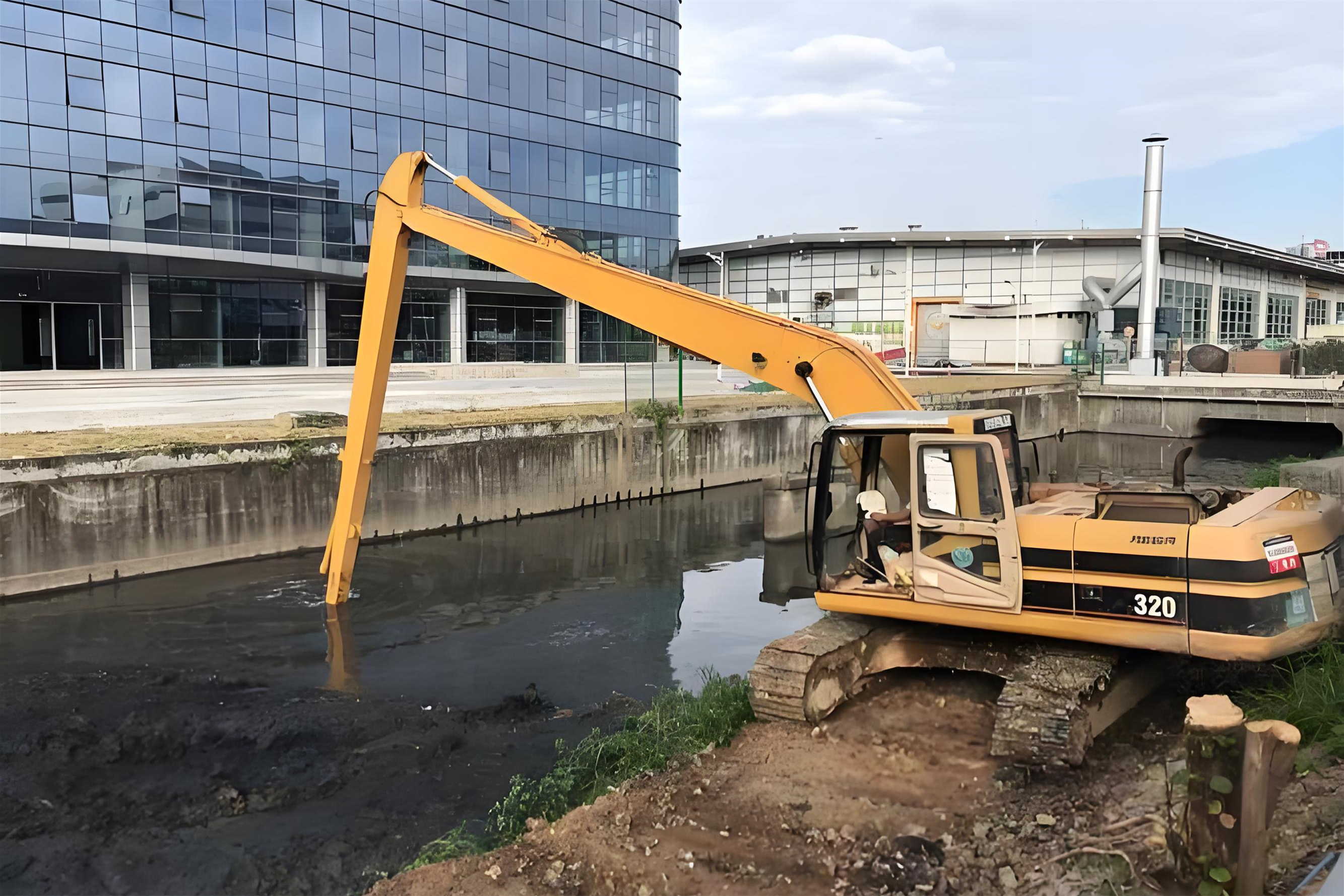 貴州銅仁挖機(jī)清淤施工隊(duì) - 魚塘清淤的費(fèi)用大概需要多少？