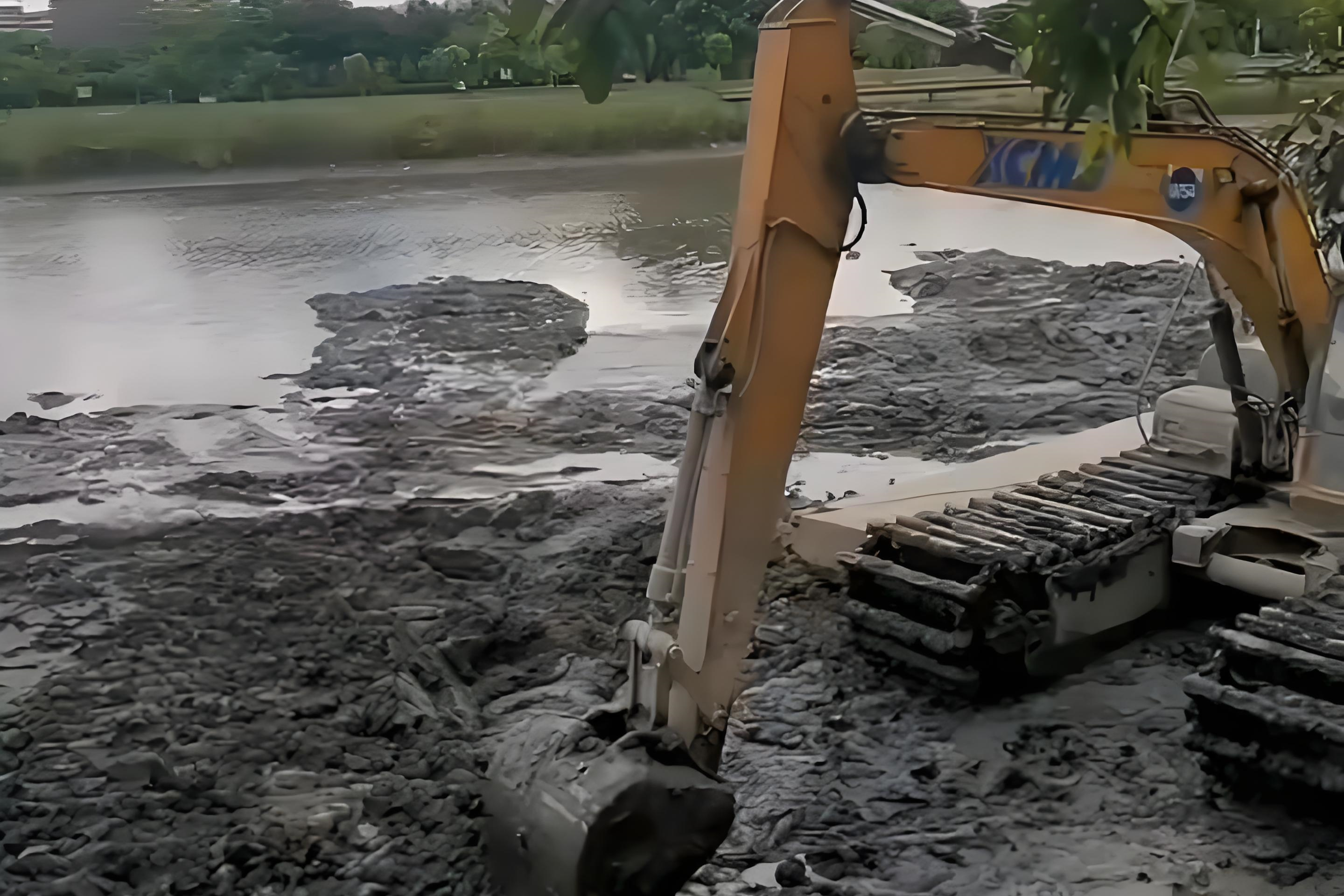 廣東東莞挖機清淤施工隊-水塘清淤需要請專業(yè)隊伍嗎？